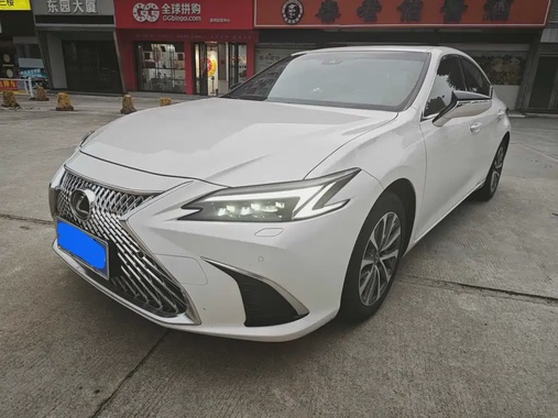 Lexus ES 2025