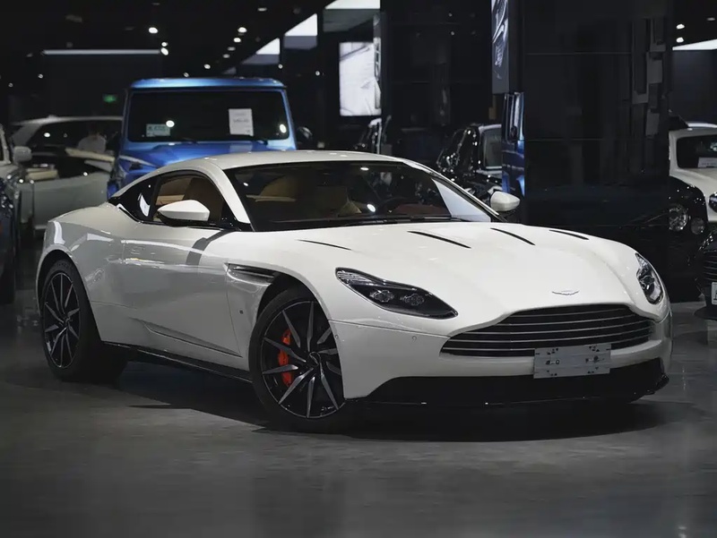 Aston Martin DB11
