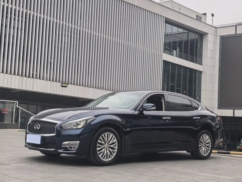 Infiniti Q70