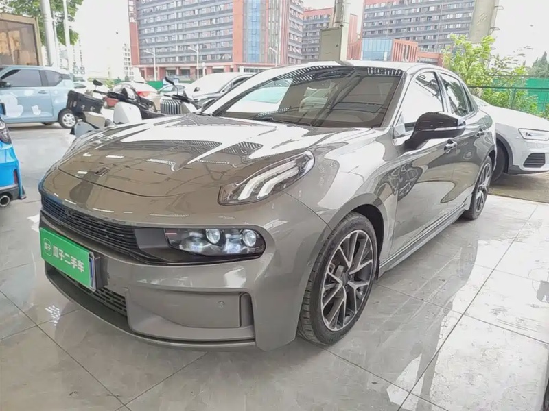 Lynk & Co 03