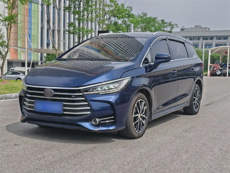 BYD MAX