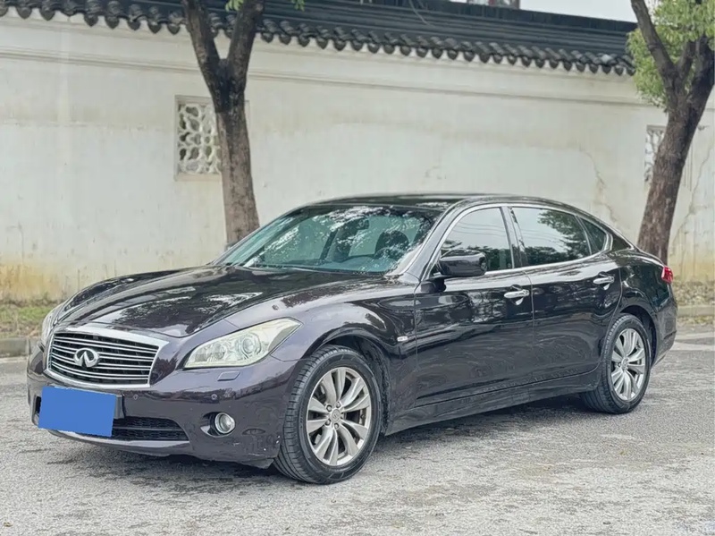 Infiniti Q70