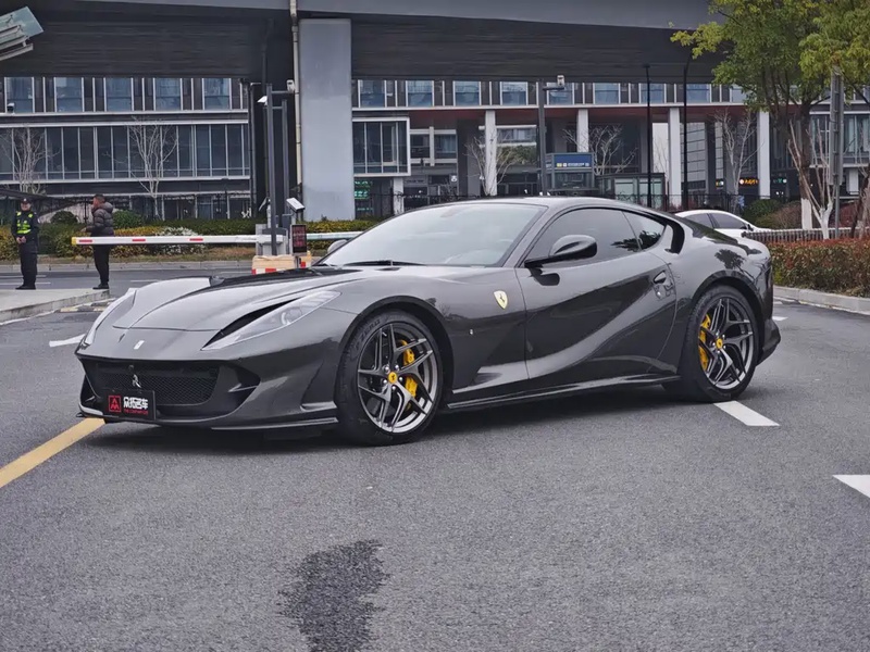 Ferrari 812