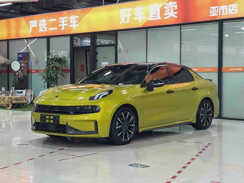 Lynk & Co 03