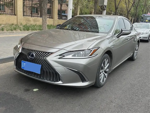 Lexus ES 2020