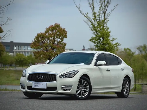 Infiniti Q70 2016