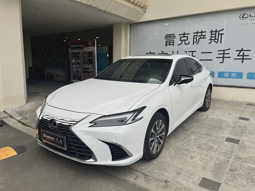 Lexus ES 2026