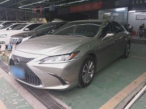 Lexus ES 2019