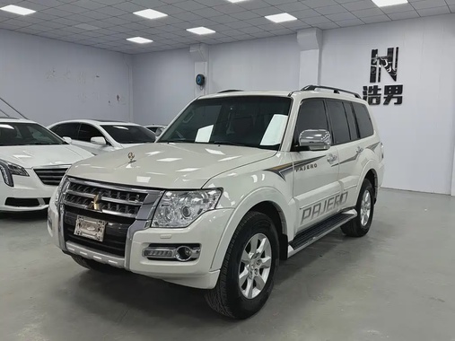 Mitsubishi Pajero 2020