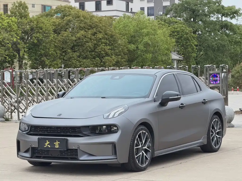 Lynk & Co 03