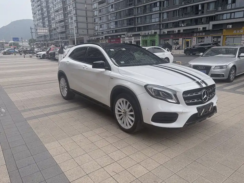 Mercedes-Benz GLA-Class
