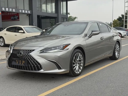 Lexus ES 2024