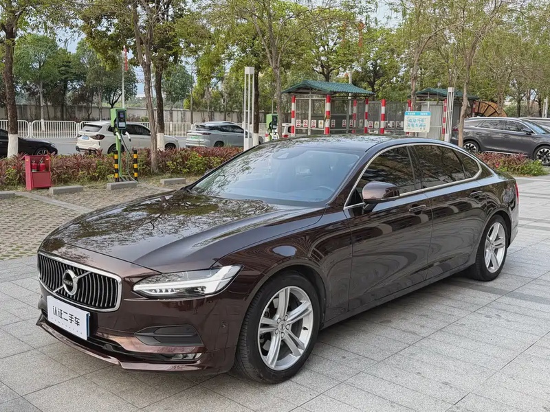 Volvo S90
