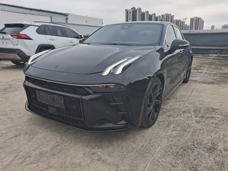 Lynk & Co 03