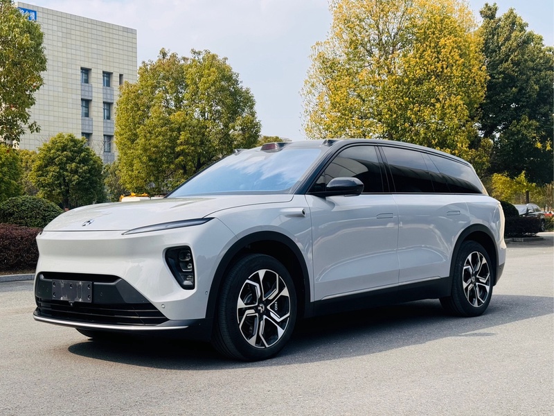NIO ES8