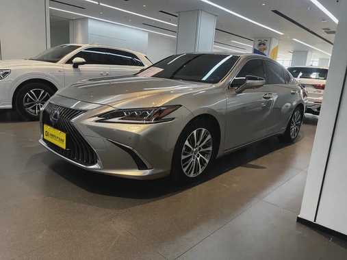 Lexus ES 2021