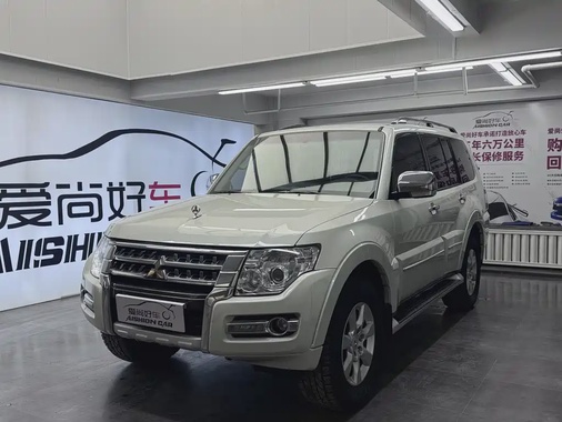 Mitsubishi Pajero 2020