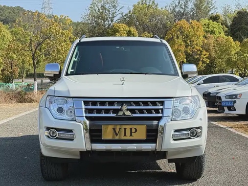 Mitsubishi Pajero 2024