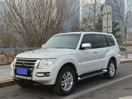 Mitsubishi Pajero 2018