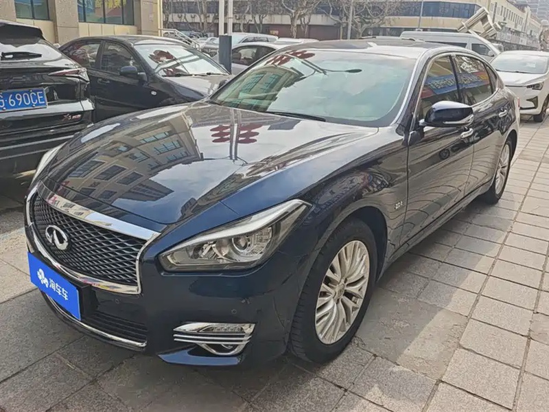 Infiniti Q70