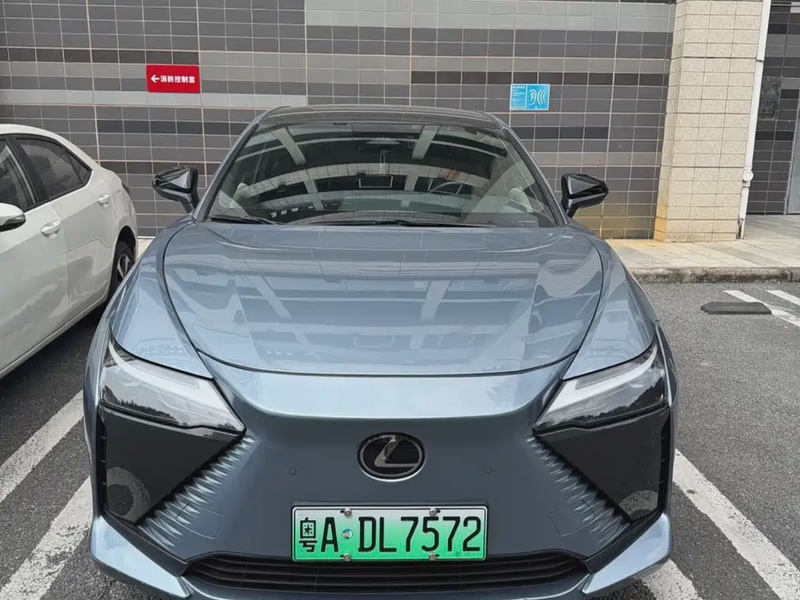 Lexus RZ