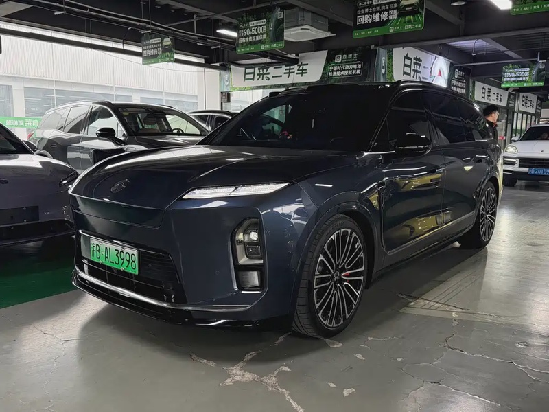 NIO ES8