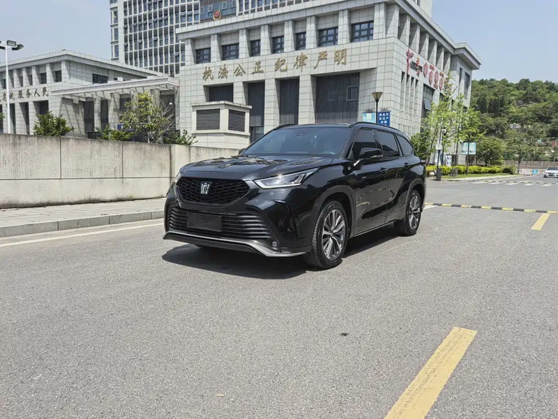 Toyota Crown Kluger