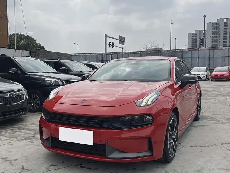 Lynk & Co 03