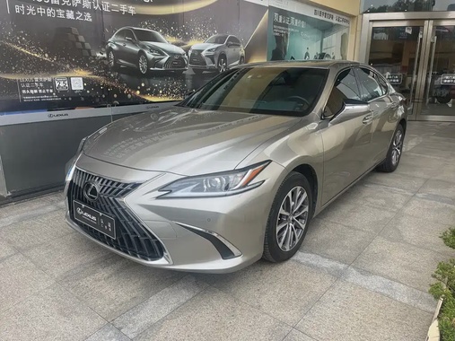 Lexus ES 2022