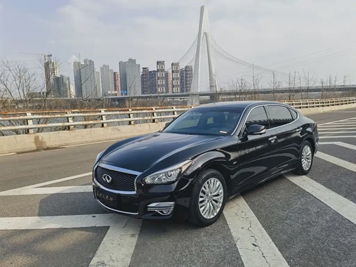 Infiniti Q70 2020