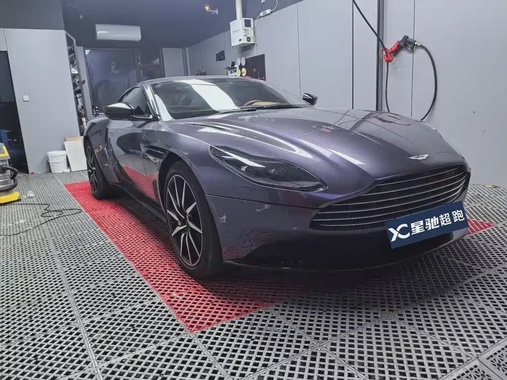 Aston Martin DB11 2020