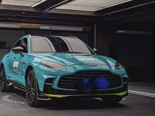 Aston Martin DBX 2022