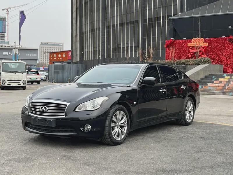Infiniti Q70