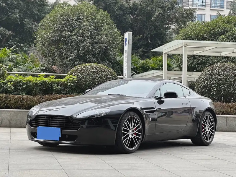 Aston Martin Vantage