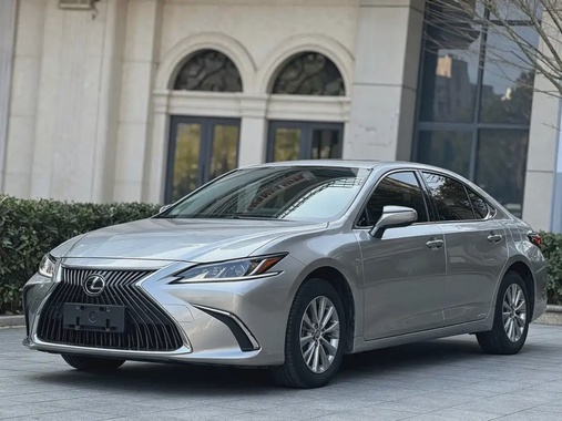 Lexus ES 2019