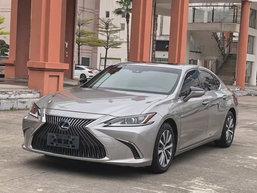 Lexus ES 2020