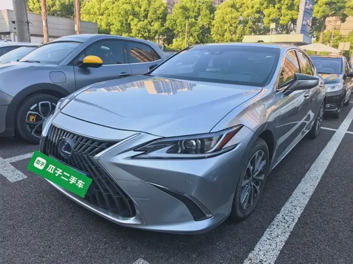 Lexus ES 2022