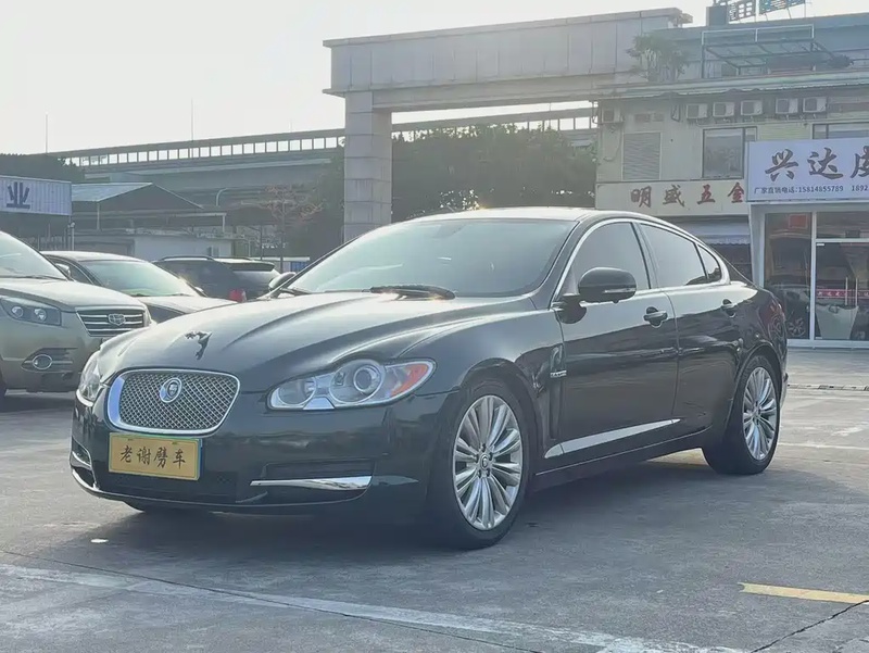 Jaguar XF