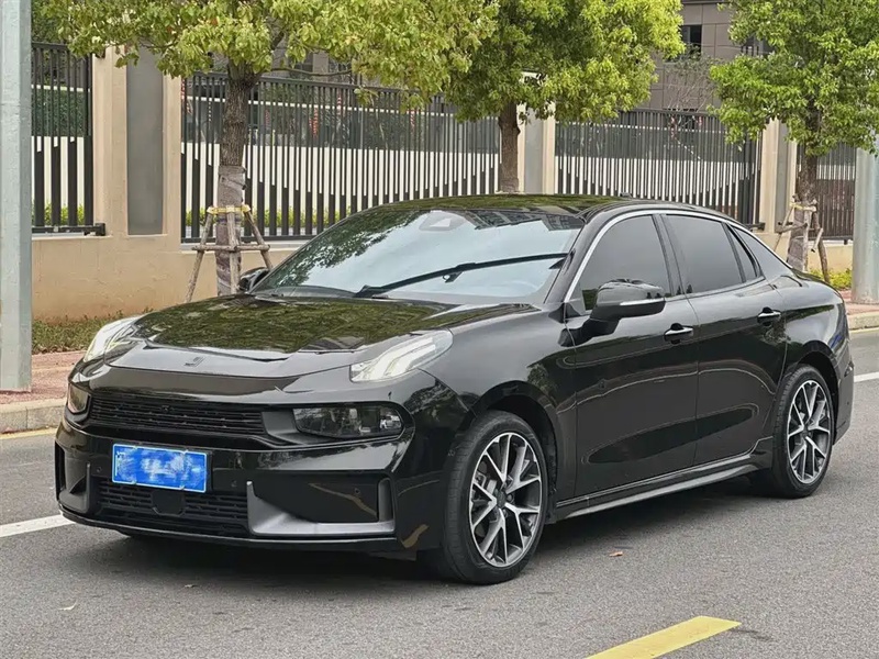Lynk & Co 03