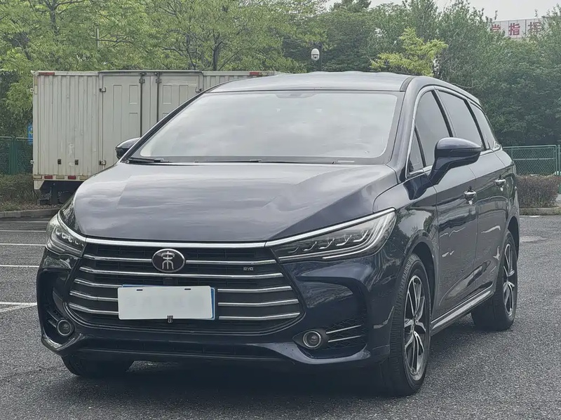 BYD MAX
