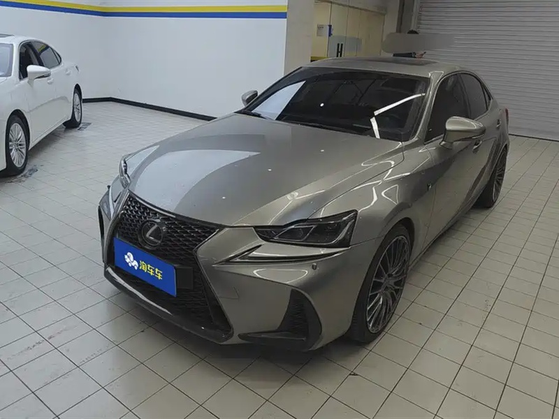 Lexus IS