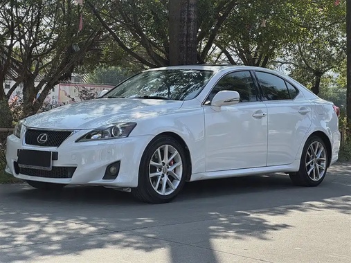 Lexus IS 2011