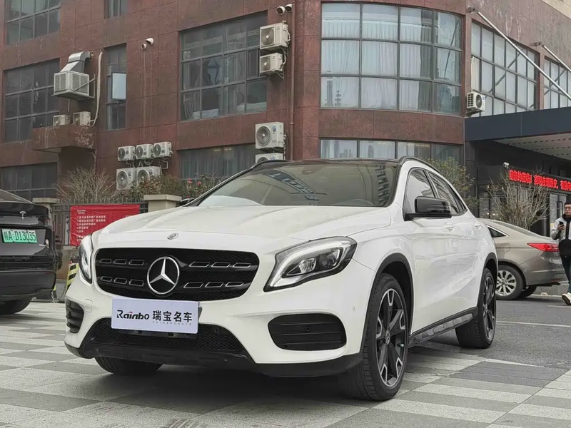 Mercedes-Benz GLA-Class