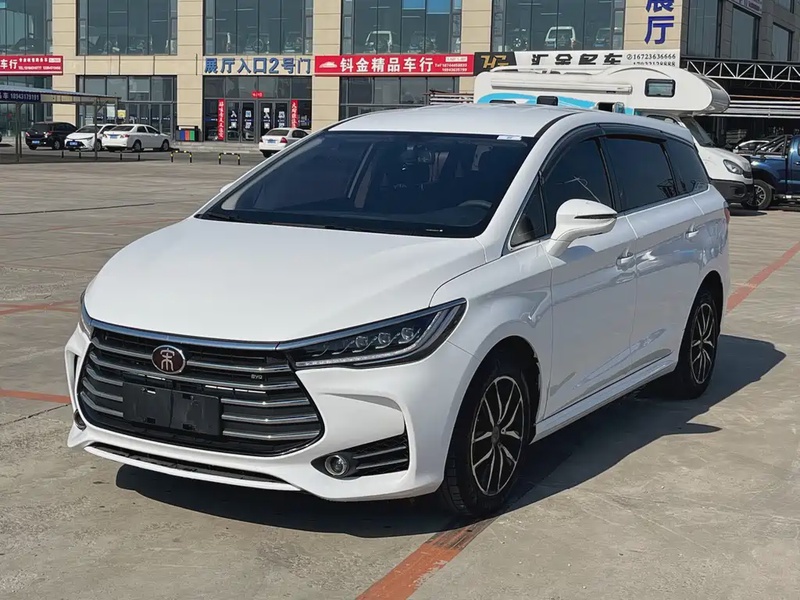 BYD MAX