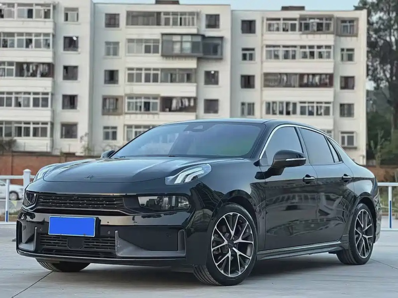 Lynk & Co 03