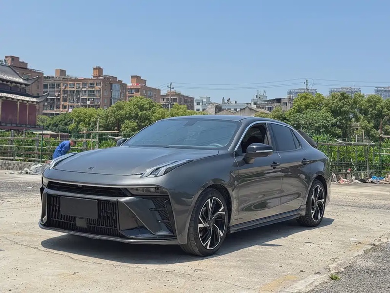 Lynk & Co 03