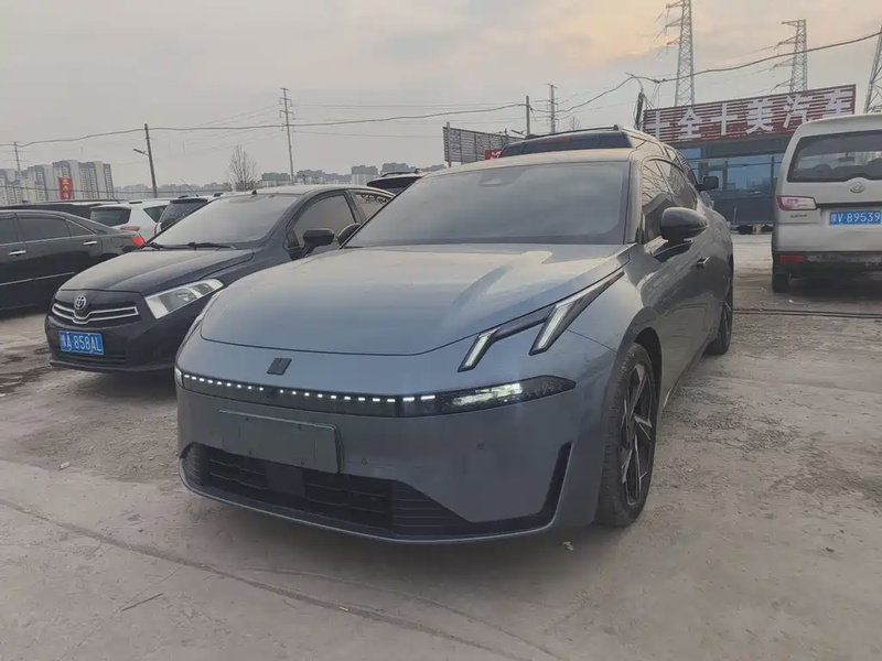 Lynk & Co 07