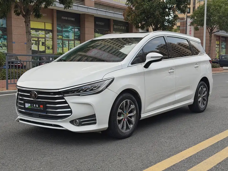 BYD MAX