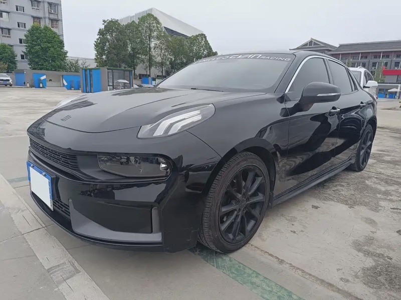Lynk & Co 03