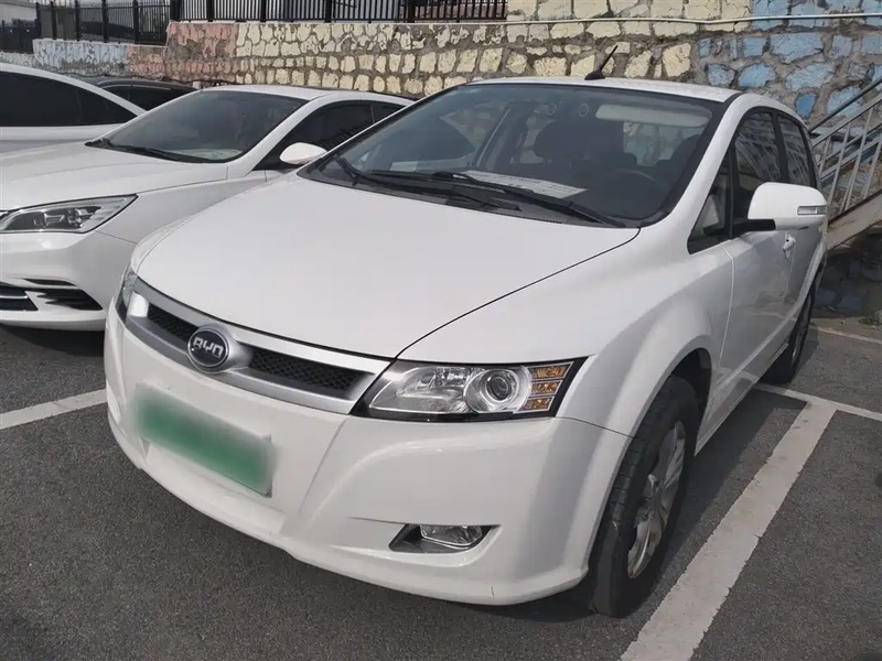 BYD e6